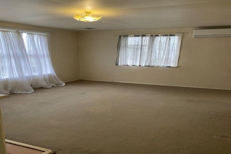 Photo of property in 49 Davidson Crescent, Tawa, Wellington, 5028