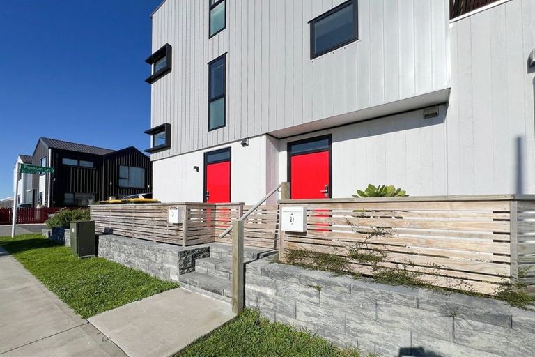 Photo of property in 21 Tahingamanu Road, Hobsonville, Auckland, 0616