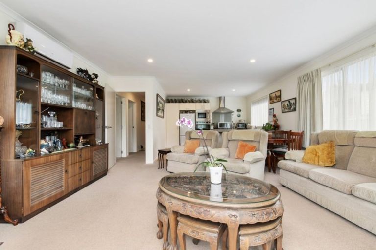 Photo of property in 8 Savage Crescent, Upper Hutt Central, Upper Hutt, 5018