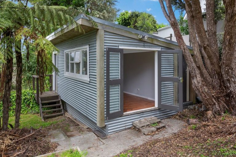 Photo of property in 70 Kahu Road, Paremata, Porirua, 5024