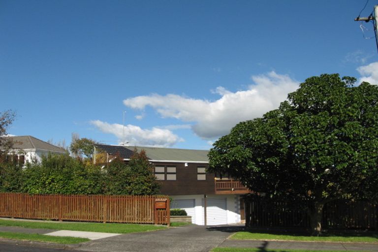Photo of property in 204 Bleakhouse Road, Mellons Bay, Auckland, 2014
