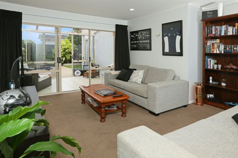 Photo of property in 5 Taitua Drive, Te Atatu South, Auckland, 0610