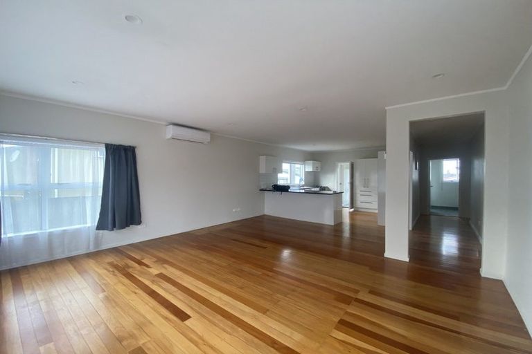 Photo of property in 33 Wharf Road, Te Atatu Peninsula, Auckland, 0610