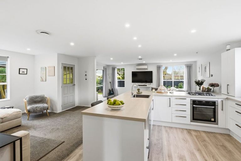 Photo of property in 7 Calbreath Place, Russley, Christchurch, 8042