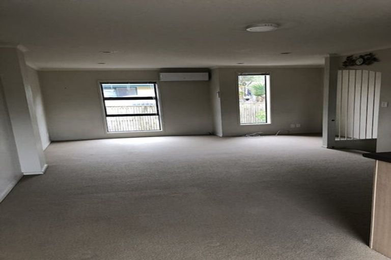 Photo of property in 3 Barnea Circle, Glen Eden, Auckland, 0602