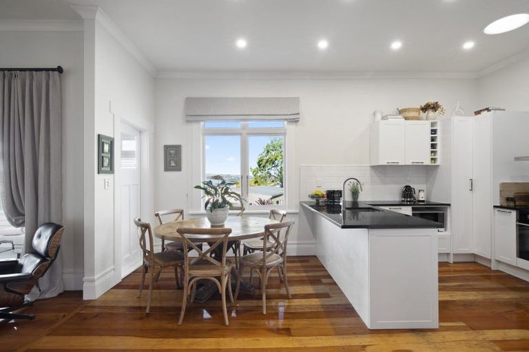 Photo of property in 192 Kitchener Road, Pukekohe, 2120