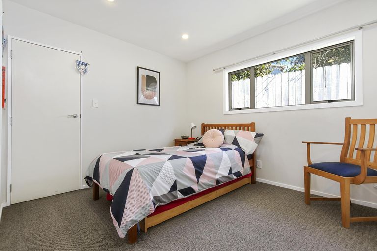 Photo of property in 10c Earl Road, Titirangi, Auckland, 0604