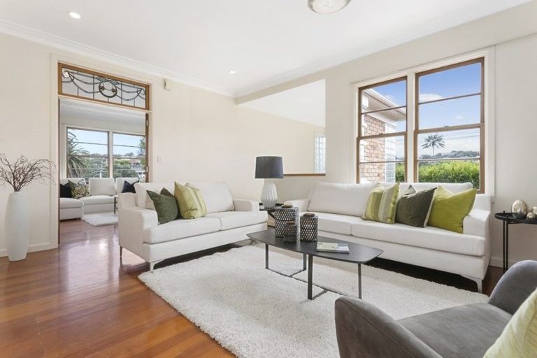 Photo of property in 2 Gulf Road, Murrays Bay, Auckland, 0630