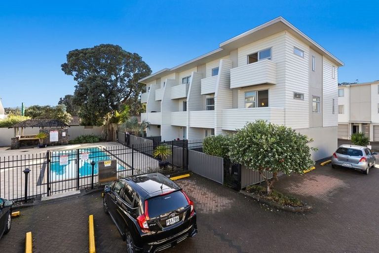 Photo of property in 19/3 Riverside Road, Orewa, 0931