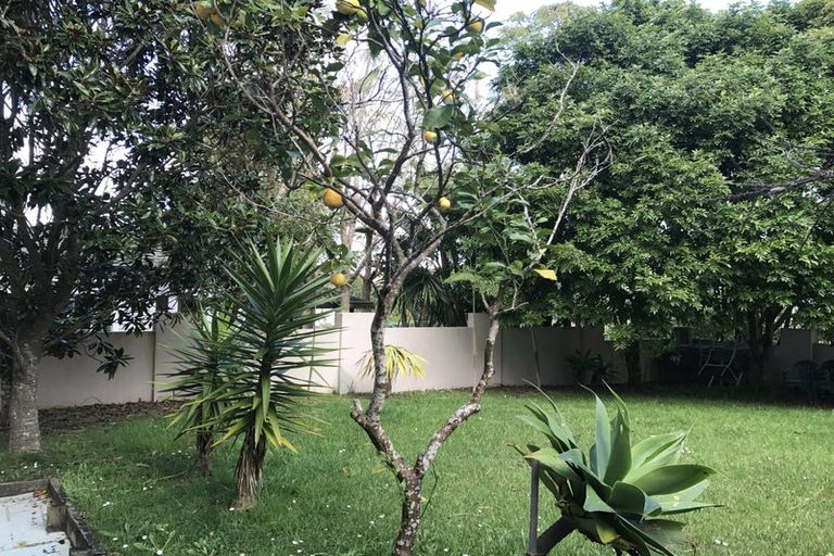 Photo of property in 2 Horizon Way, West Harbour, Auckland, 0618