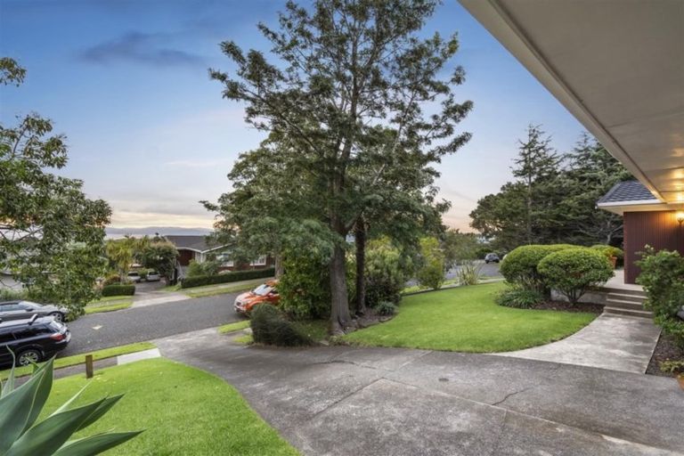 Photo of property in 37 Ridgemount Rise, Mangere Bridge, Auckland, 2022