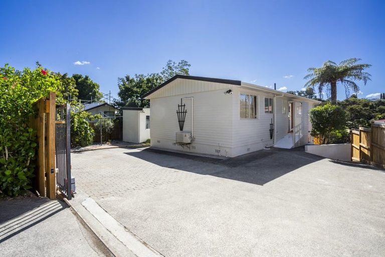 Photo of property in 43 Valley View Road, Glenfield, Auckland, 0629