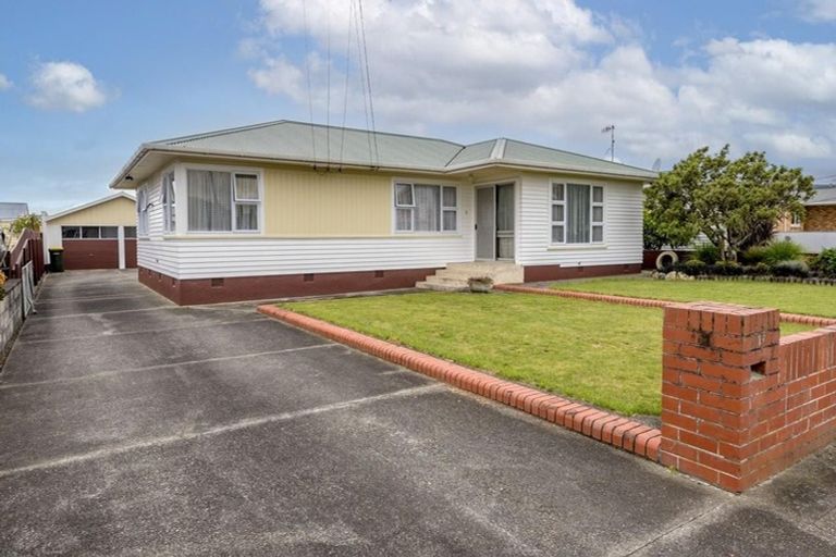 Photo of property in 17 Meadowvale Drive, Levin, 5510