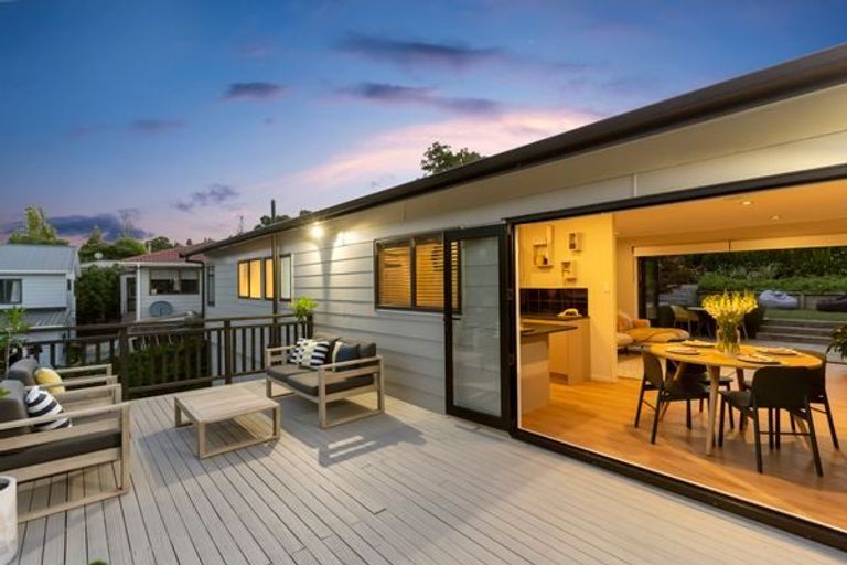 Photo of property in 38 Vandeleur Avenue, Birkdale, Auckland, 0626