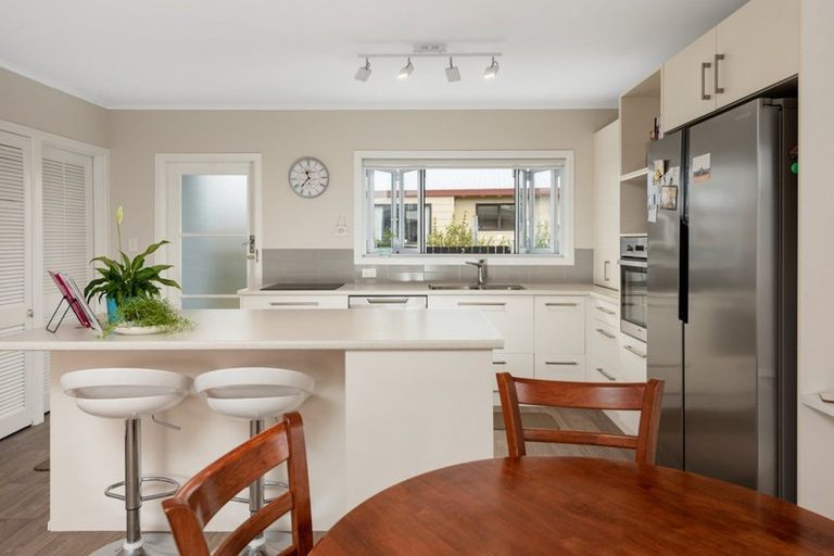 Photo of property in 74 Queen Road, Bellevue, Tauranga, 3110