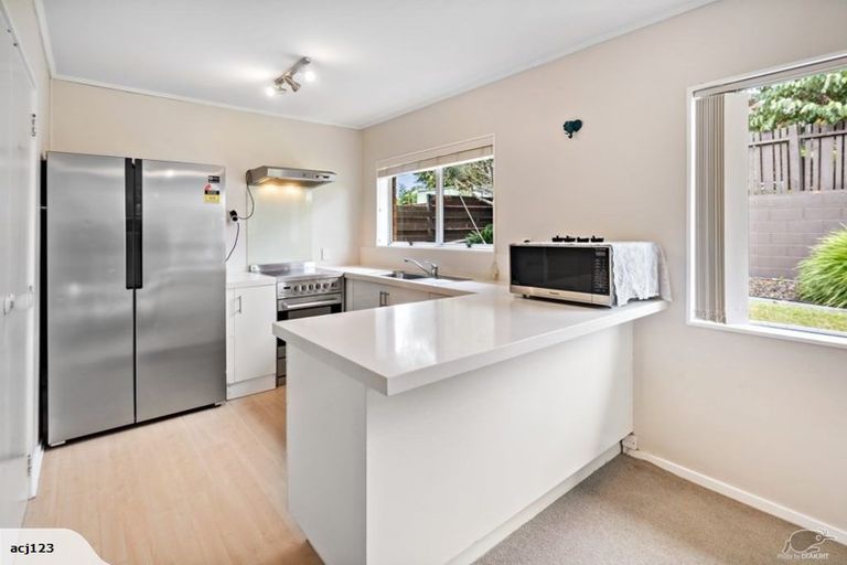 Photo of property in 2/37 Galvan Avenue, Sunnyhills, Auckland, 2010