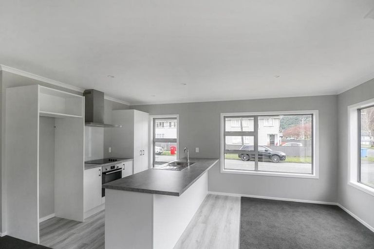 Photo of property in 76 Ruahine Street, Paraparaumu, 5032