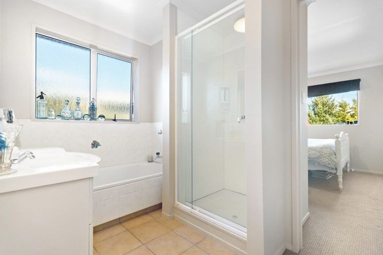 Photo of property in 4 Cedar Drive, Kelvin Heights, Queenstown, 9300