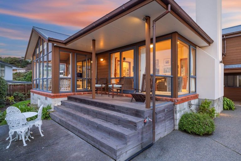 Photo of property in 43 Cannon Hill Crescent, Mount Pleasant, Christchurch, 8081