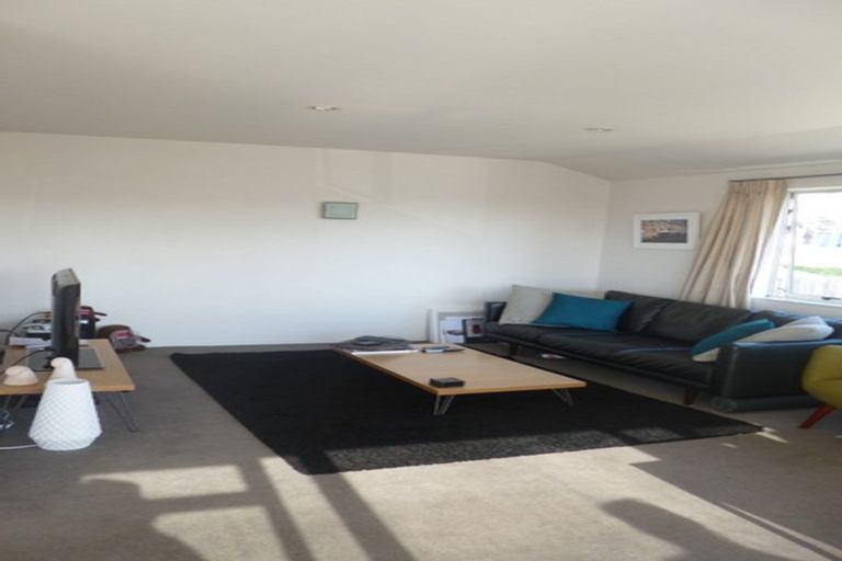 Photo of property in 49b Onewa Road, Northcote, Auckland, 0627