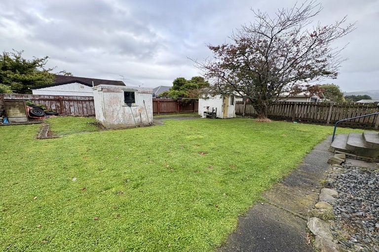 Photo of property in 3 Shearer Crescent, Naenae, Lower Hutt, 5011