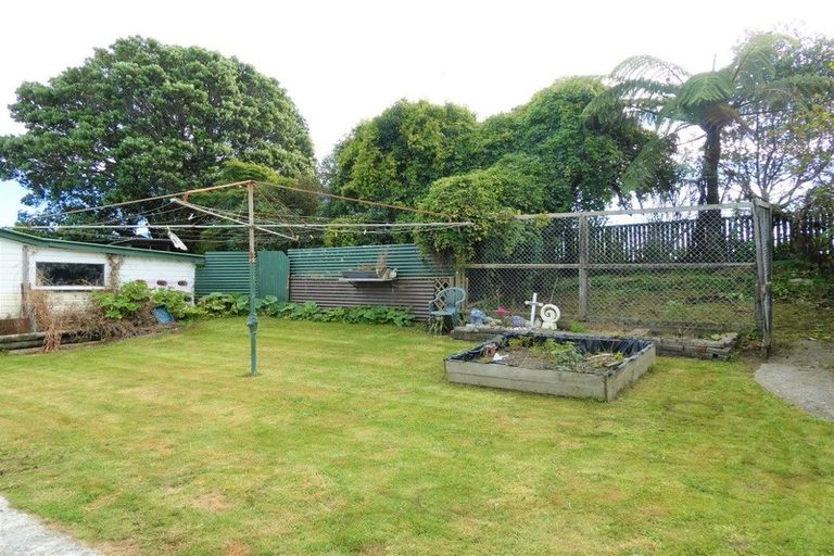 Photo of property in 82 Tasman Street, Karoro, Greymouth, 7805