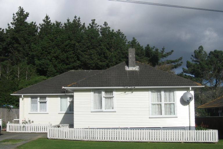 Photo of property in 40 Driver Crescent, Cannons Creek, Porirua, 5024
