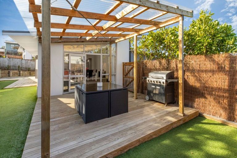 Photo of property in 11 Carento Way, Stanmore Bay, Whangaparaoa, 0932