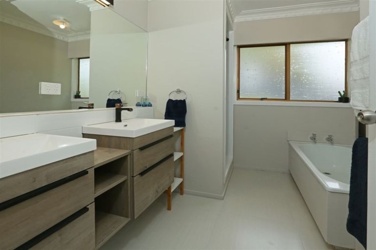 Photo of property in 46b Kamara Road, Glen Eden, Auckland, 0602