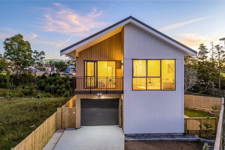 Photo of property in 26 Curtiss Circle, Hobsonville, 0618