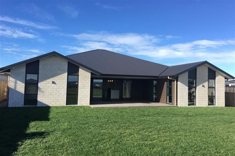 Photo of property in 33 Harding Drive, Papamoa Beach, Papamoa, 3118
