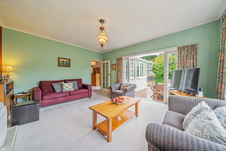 Photo of property in 4 Birch Grove, Pinehaven, Upper Hutt, 5019