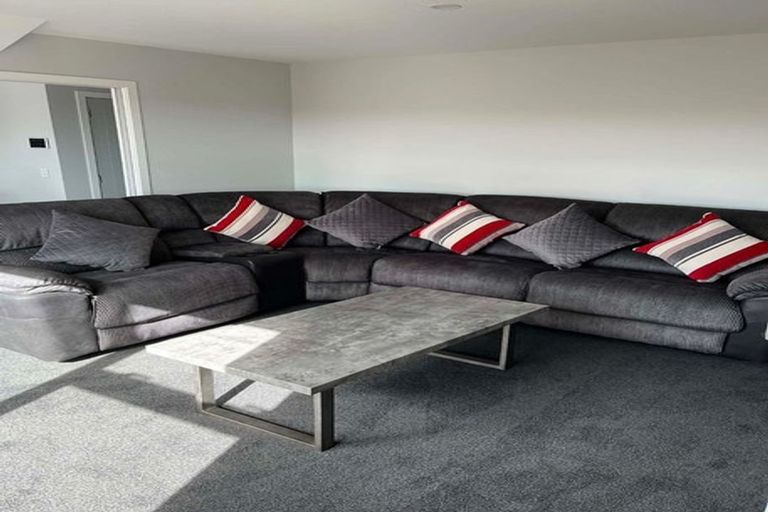 Photo of property in 6 Madeira Close, Whitby, Porirua, 5024