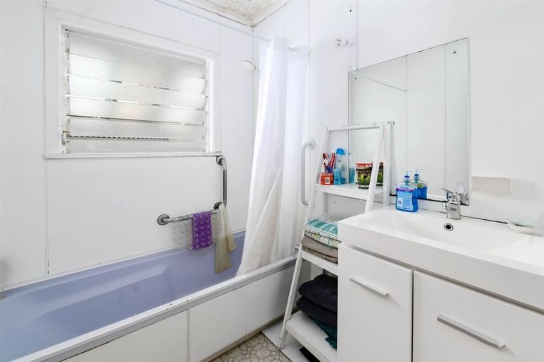 Photo of property in 118 Koutu Road, Kawaha Point, Rotorua, 3010