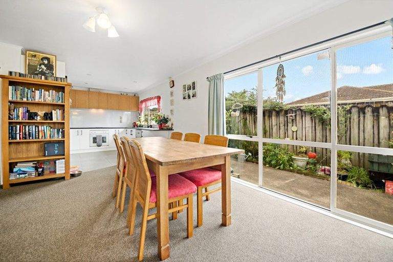 Photo of property in 30a Royton Avenue, Mangere East, Auckland, 2024