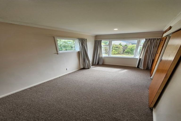 Photo of property in 11 Grimseys Road, Redwood, Christchurch, 8051