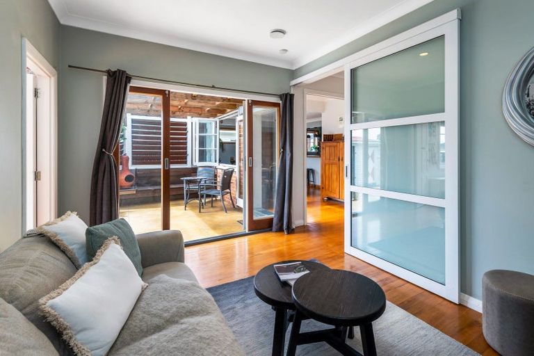 Photo of property in 41 Humariri Street, Point Chevalier, Auckland, 1022