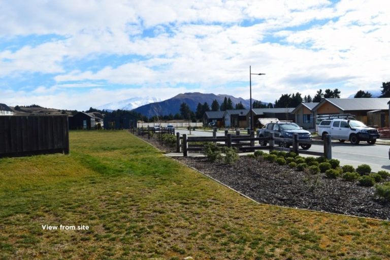 Photo of property in 17 Mount Creighton Crescent, Wanaka, 9305