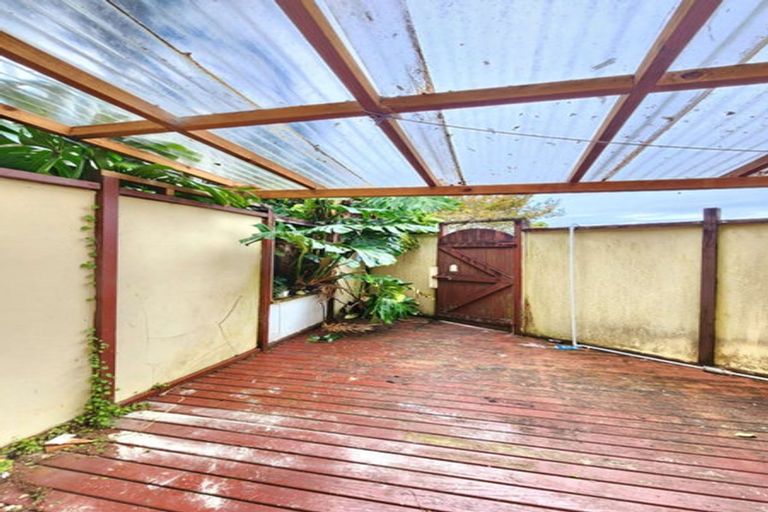 Photo of property in 1/63 Girrahween Drive, Totara Vale, Auckland, 0629