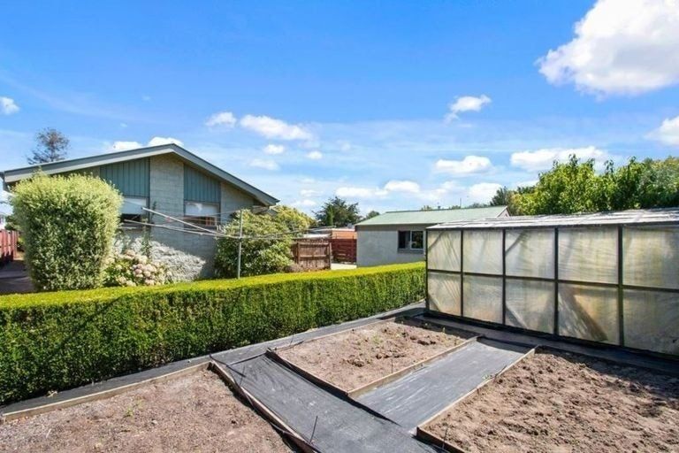 Photo of property in 22 Sarabande Avenue, Redwood, Christchurch, 8051