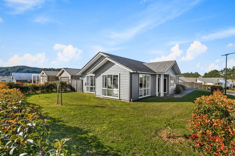 Photo of property in 5 Aro Mato Place, Huapai, Kumeu, 0810