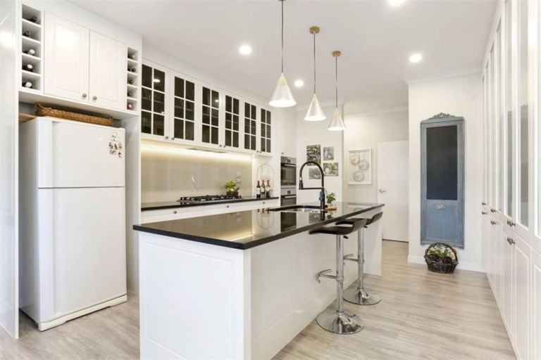 Photo of property in 6 Kahika Grove, Huapai, Kumeu, 0810