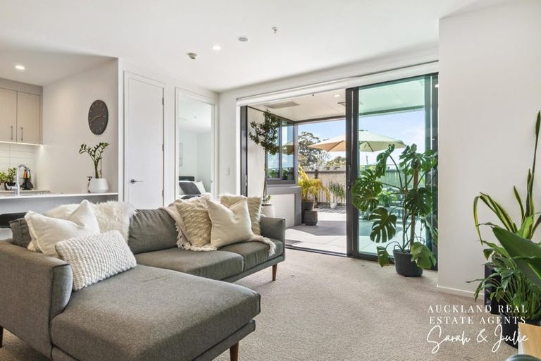 Photo of property in 205/8 Waikumete Road, Glen Eden, Auckland, 0602