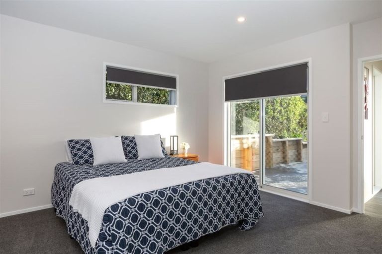 Photo of property in 17 Tindalls Bay Road, Tindalls Beach, Whangaparaoa, 0930