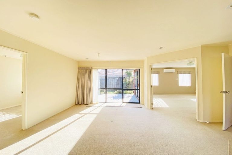 Photo of property in 38 West Fairway, Golflands, Auckland, 2013