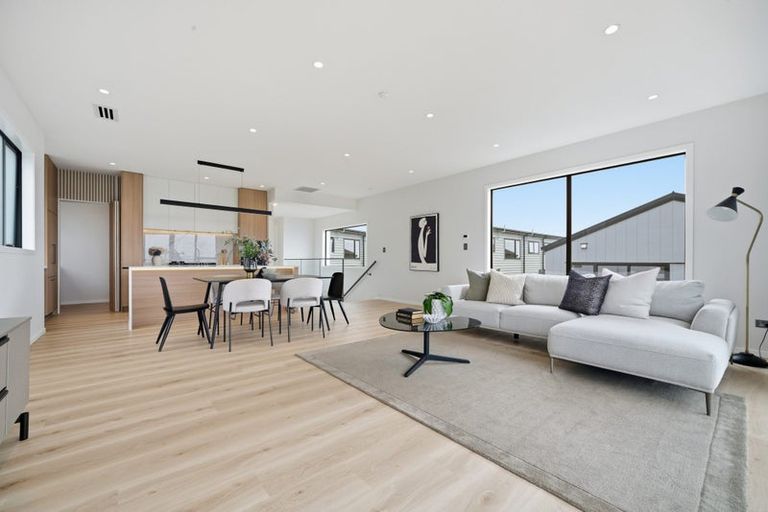 Photo of property in 3 Makumaku Place, Long Bay, Auckland, 0630