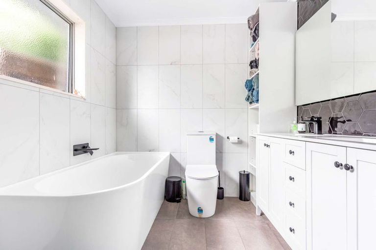 Photo of property in 48 Iles Road, Lynmore, Rotorua, 3010