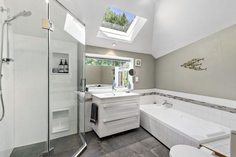 Photo of property in 41 Rona Street, Eastbourne, Lower Hutt, 5013