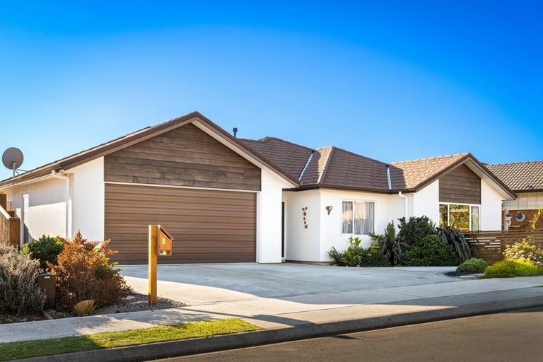 Photo of property in 8 Ihakara Arthur Lane, Aotea, Porirua, 5024