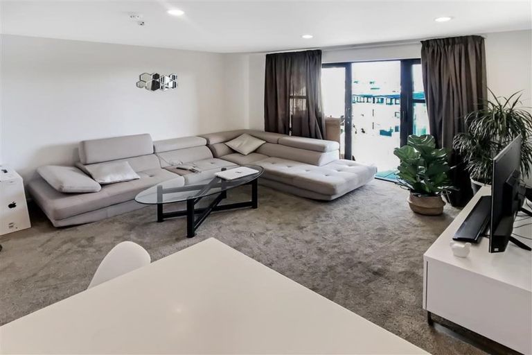Photo of property in Apollo Apartments, 201/46 Rosedale Road, Rosedale, Auckland, 0632